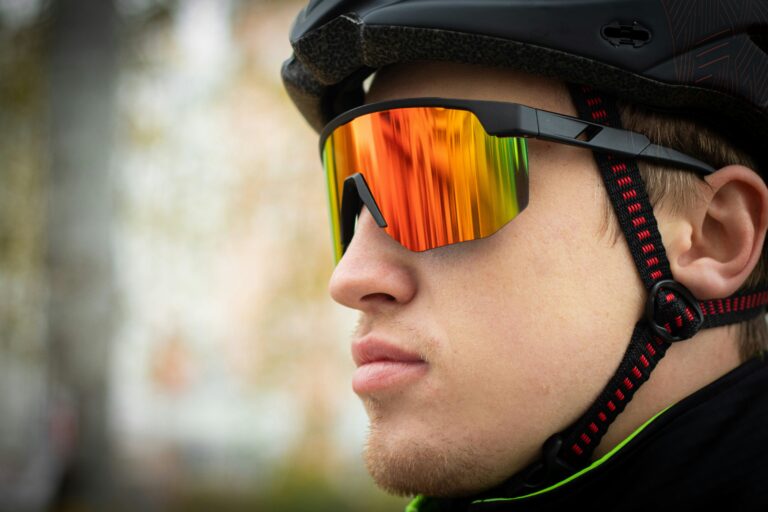 Les lunettes de soleil pour le sport : gadget ou vrai confort ?